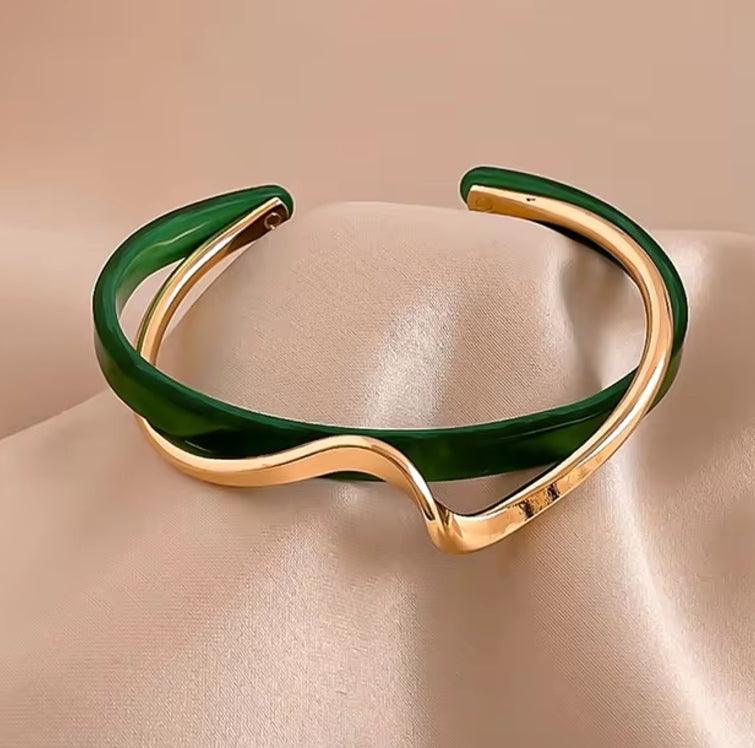 White Shell C-Shaped Metal Bangle Bracelet - VogueLine