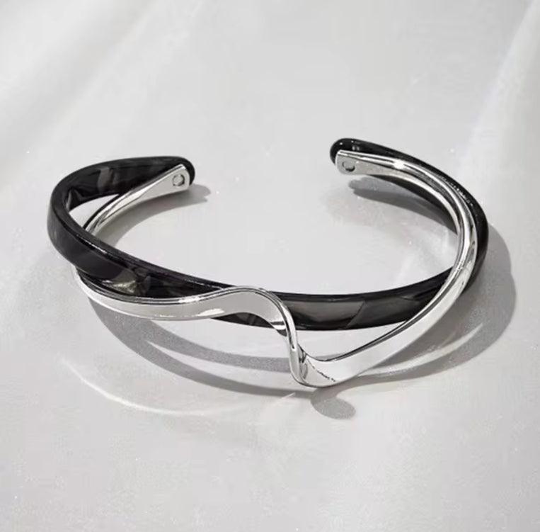 White Shell C-Shaped Metal Bangle Bracelet - VogueLine