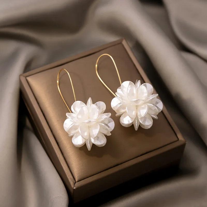 Pearl Petal Ball Earrings - VogueLine